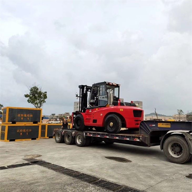 13.5T SOCMA Heavy Duty Forklift Good Quality