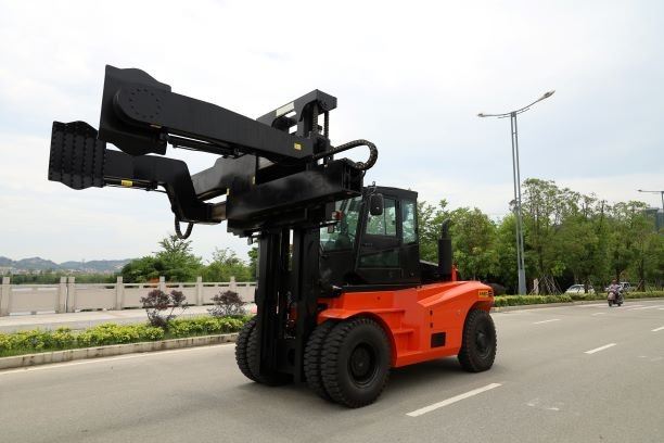 Socma 13.5 Ton Heavy Equipment Forklift For Heavy Equipment Carry Attach Tire Clam